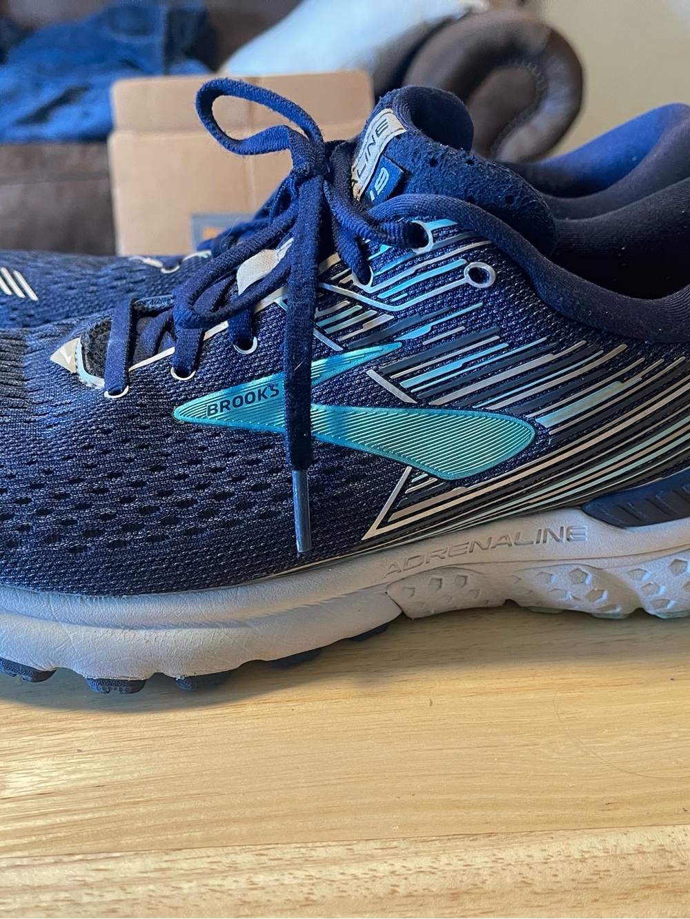 Brooks Adrenaline GTS 19 Running Shoes Women’s Size 10.5 B US Excellent